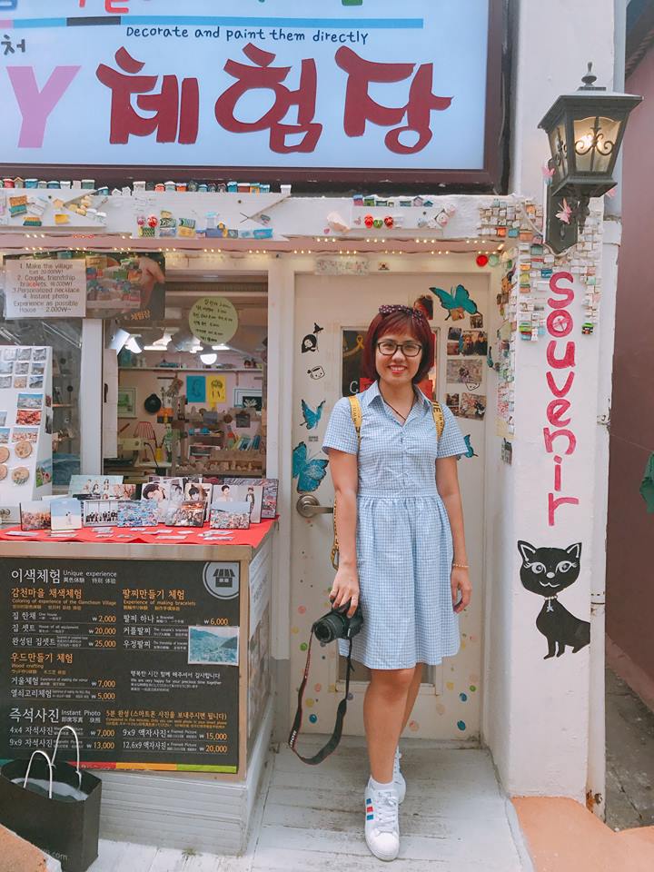 Một cửa hiệu bán đồ lưu niệm ở thành phố Busan.