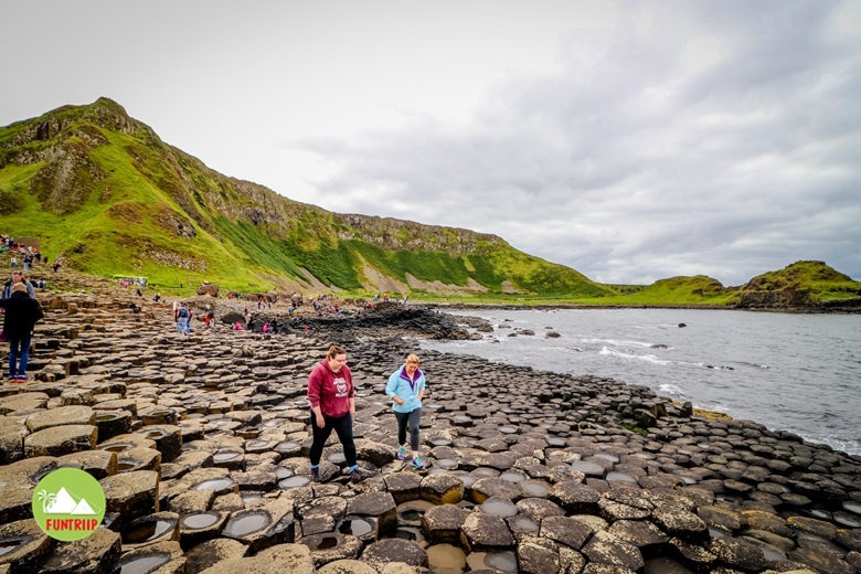Giant’s Causeway, là một trong những thắng cảnh tự nhiên nổi tiếng nhất của Bắc Ireland.
